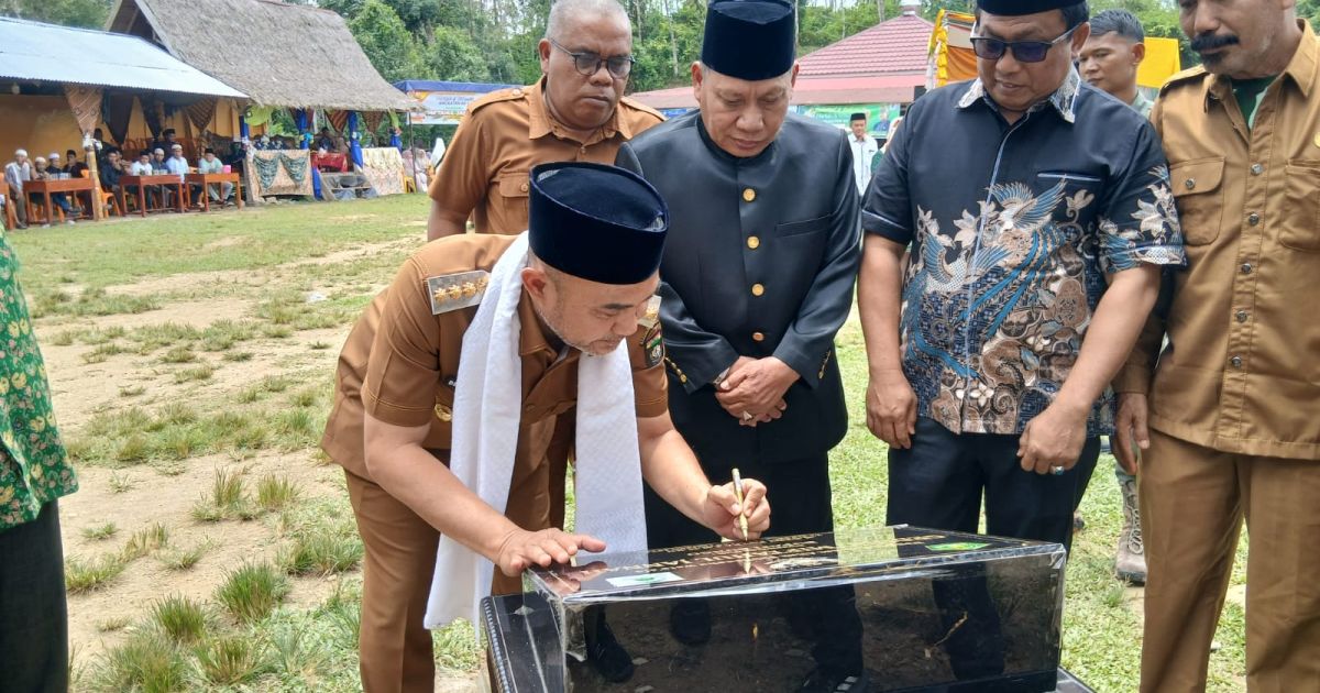 H. Dedy Putra, S.H., M.Kn. Bupati Bungo Hadiri Peresmian Pesantren Miftahul Jannah Desa Candi Kecamatan Sepenggal Bungo.