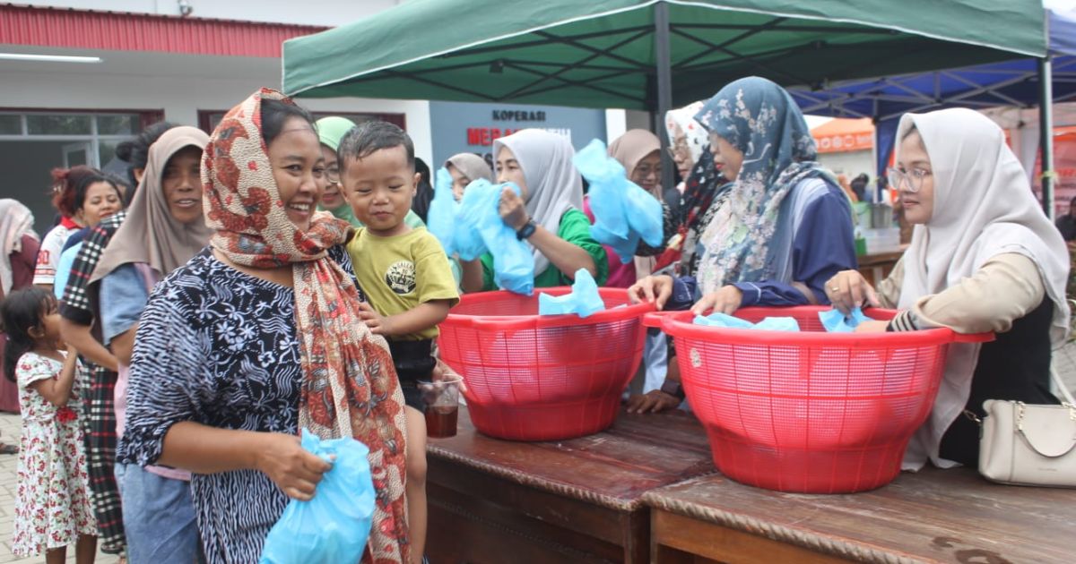 Antusiasme Warga Warnai Bazar Murah dan UMKM di Halaman Gerai KDKMP Desa Longok