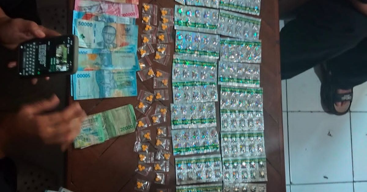 Dua Wanita Penjual dan Pengedar Pil Tramadol Berhasil Dibekuk Aparat Kepolisian Sektor Tanjungsari Bogor Timur Berikut Barang Bukti