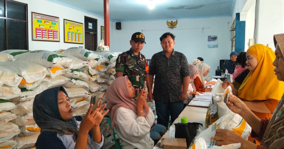 Penyaluran Bantuan Pangan Tahun 2026 Di Desa Singakerta, 939 KPM Terima Beras Dan Minyak Goreng