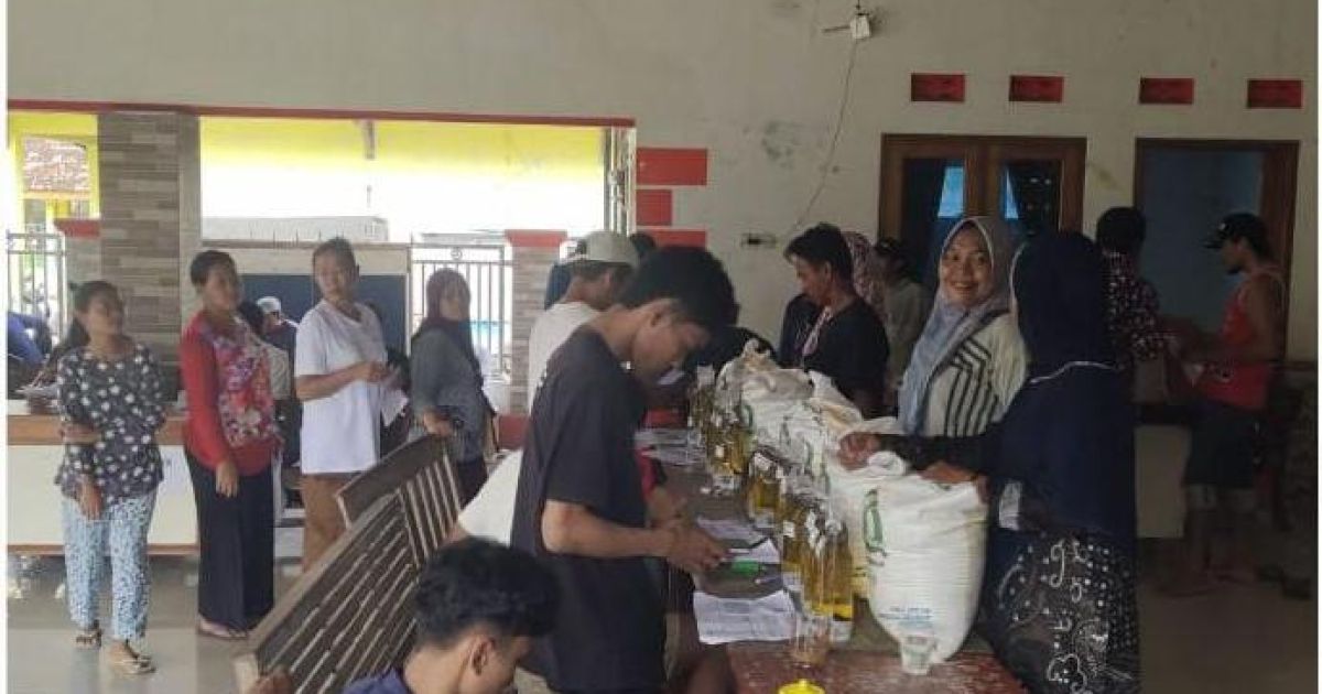 Penyaluran Bantuan Pangan Beras dan Minyak Goreng Secara Serentak Kepada 11 Desa di Wilayah Kecamatan Krangkeng Berjalan Lancar dan Tertib