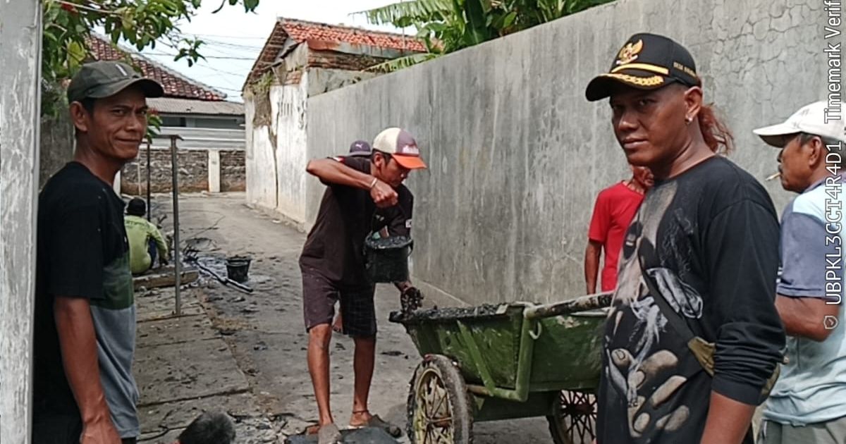 Karangampel dan Benda Lakukan Kerja Bakti Bersihkan Saluran Air, Cegah Banjir dan Penyakit