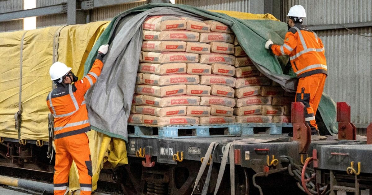 Laba Kuartal I Melonjak 111%, Solusi Bangun Indonesia, Jaga Momentum Pertumbuhan di Tengah Pemulihan Industri Semen Domestik