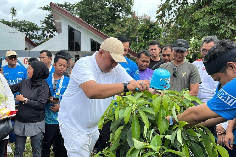 Bupati Bogor Gerakan Hijaukan Bumi Birukan Langit Melalui Penanaman Pohon