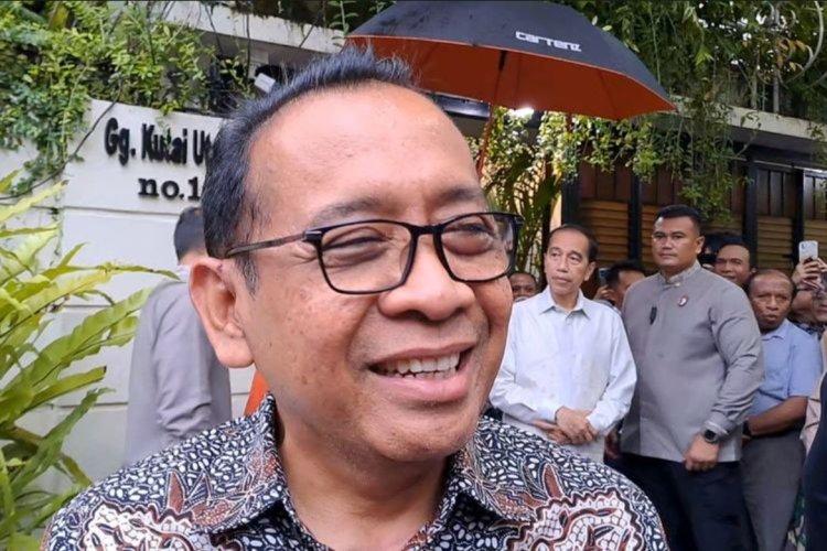 Sebentar Lagi Pertaruhan Izasah Jokowi di Pengadilan, Menko PMK Pratikno Temui Jokowi di Solo?