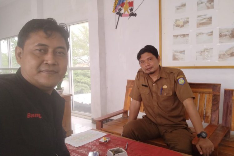 *Pembangunan Kios di Pasar Daerah Karangampel di Duga meyalahi Masterplan, Dimana Area Yang Diperuntukan Untuk Ruang Terbuka Hijau, Kini Berdiri Banguan 2 kios*