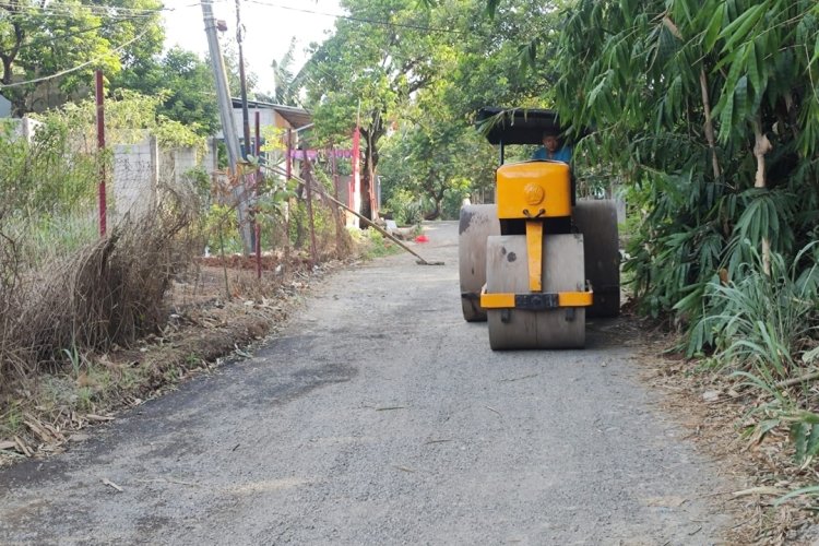 Walaupun Banyak Kendala Ditambah Dengan Cuaca Ekstrim, Proyek Betonisasi Rekronstuksi Ruas Jalan Tunggilis - Situ Sari, Kec. Cileungsi, Kab. Bogor Selesai Dikerjakan Sebelum Habis Masa Pelaksanaan