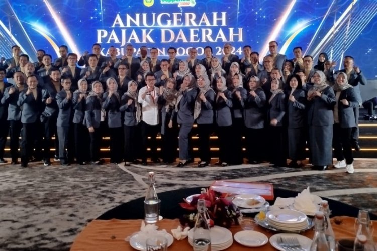 Pemberian Penghargaan Kepada Pihak-pihak Yang Telah Berkontribusi Terhadap Penerimaan Pendapatan Daerah Kab. Bogor dan Launching 