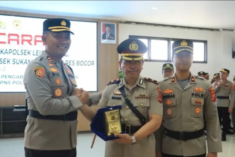 Kapolres Bogor Pimpin Langsung Serah Terima Jabatan Kapolsek Jajaran Res Bogor Dan Kenaikan Pangkat Penghargaan Personil Polri Serta ASN