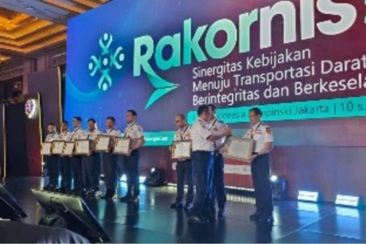 *Peningkatan Kualitas Pelayanan Transportasi dengan Penyediaan Sarana dan Prasarana Transportasi yang Berkualitas*