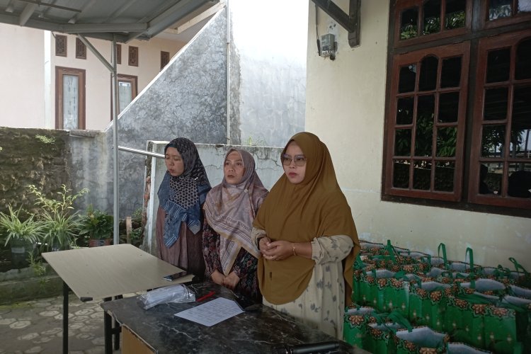 *Balai Latian Kerja Luar Negeri (BLKLN) KALLIAN JAYA, Desa Sendang Karangampel Berbagi Bingkisan*
