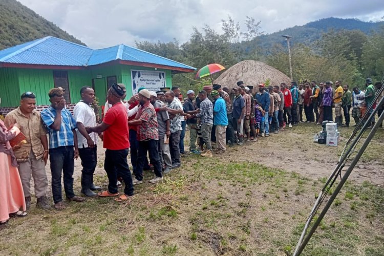 *Umat Muslim Welesi Merayakan Idul Fitri Di Masjid Al-Mujahidin Kampung Apenas dengan Meriah*