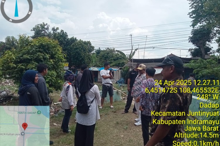 *Camat Karangampel Bersama Pemdes Sendang dan BBWS, PUPR, Relawan REVOLUSI dan FKKT, Atasi Keluhan Sampah Normalisasi di Perbatasan Desa Sendang*