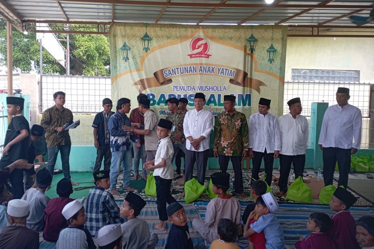 *Santunan Kepada Anak Yatim Oleh Pemuda Musholla Babussalam Dampuawang Karangampel Berjalan Penuh Makna *