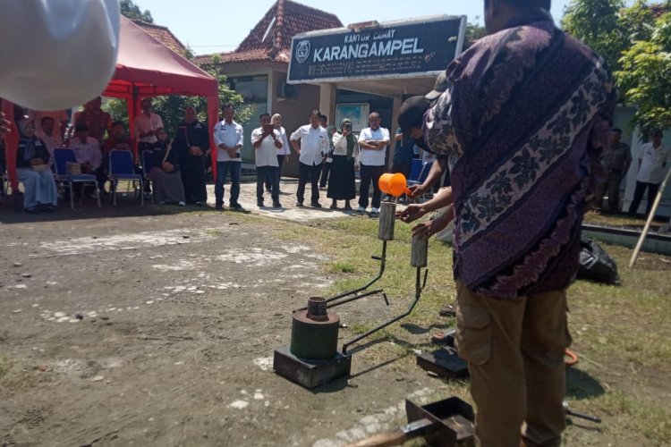 *Sampah Musuh Bersama, Pemerintah kecamatan (Pemcam) Karangampel Mendukung Program Bupati Indramayu*