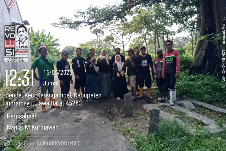 Team Revolusi Karangampel Bersihkan Sampah TPU Desa Benda