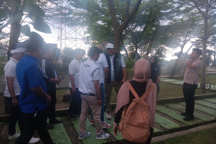 *Polsek Citeureup melaksanakan Pengamanan Pertandingan Sepak bola antara desa yang dihadiri oleh Bupati Bogor di Lapangan Desa Hambalang*.