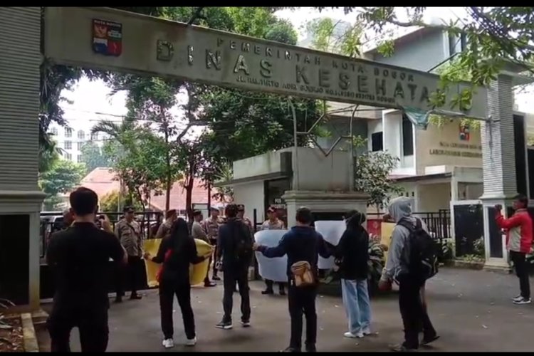 *DINAS KESEHATAN KOTA BOGOR DAN RSIA NURAIDA DI DEMO WARGA*