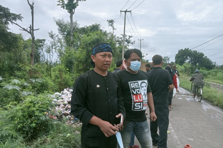 *Pemcam Kedokan Bunder Besama UPTD Kebersihan, di Bantu Team Revolusi Karangampel Dan Revolusi Kedokanbunder Peduli Lingkungan*