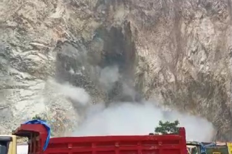 Akhirnya Longsor Tambang Batu Alam di Gunung Kuda Cirebon, 4 Tewas dan Puluhan Pekerja Tertimbun