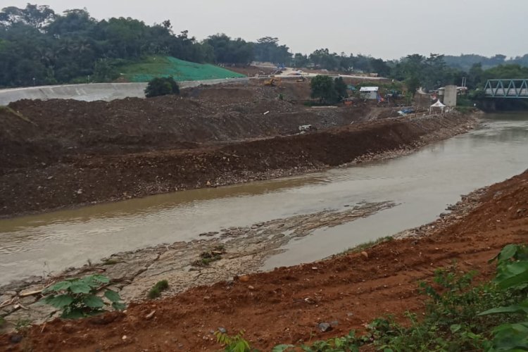 ‎‎*Warga Desa Kutamekar Geram Kontraktor Bendungan Cibeet PT. Waskita Karya Rusak Jalan Desa dan Tak Peduli Lingkungan*