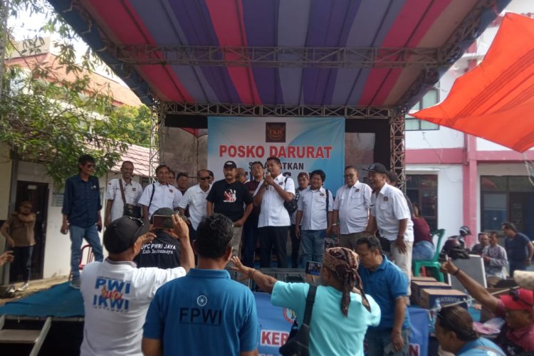 WARTAWAN INDRAMAYU MENOLAK DENGAN TEGAS TERKAIT PENGOSONGAN GEDUNG GRAHA PERS