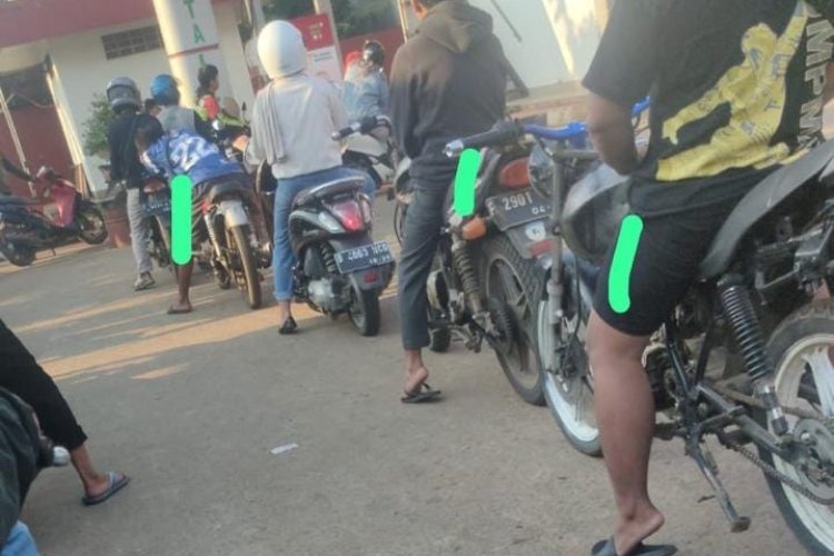 Maraknya Mafia BBM Subsidi Pertalite di SPBU Cogreg ciseeng,di duga kerjasama dengan pihak operator!!!