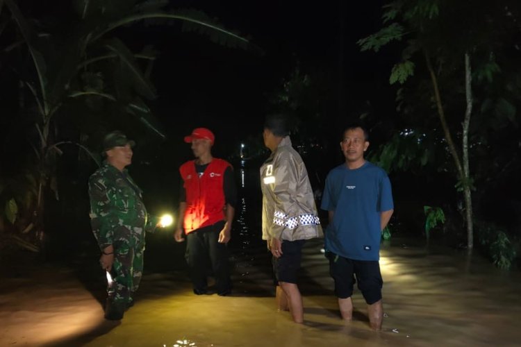 Banjir Bandang dan Longsor Terjang Lampung Barat, Polisi Evakuasi Warga