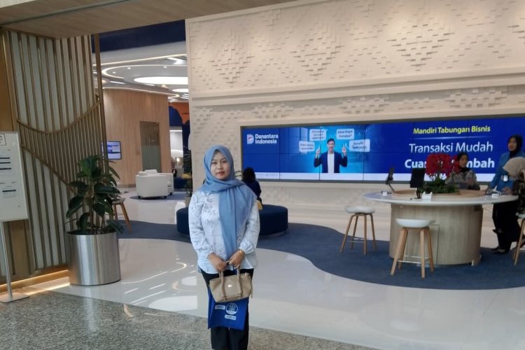 Nur Khotiah Berprofesi Bidan dan Ibunya di Cemarkan Oleh akun Facebook (FB) Sulastri Sri, Korban Akan Laporkan Ke Mabes Polri