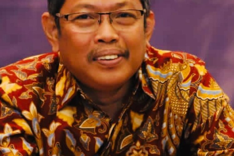 Militerisasi Ruang Siber Dan Ancaman Bagi Demokrasi          Oleh: Dr. Bachtiar – Pengajar Hukum Tata Negara FH UNPAM